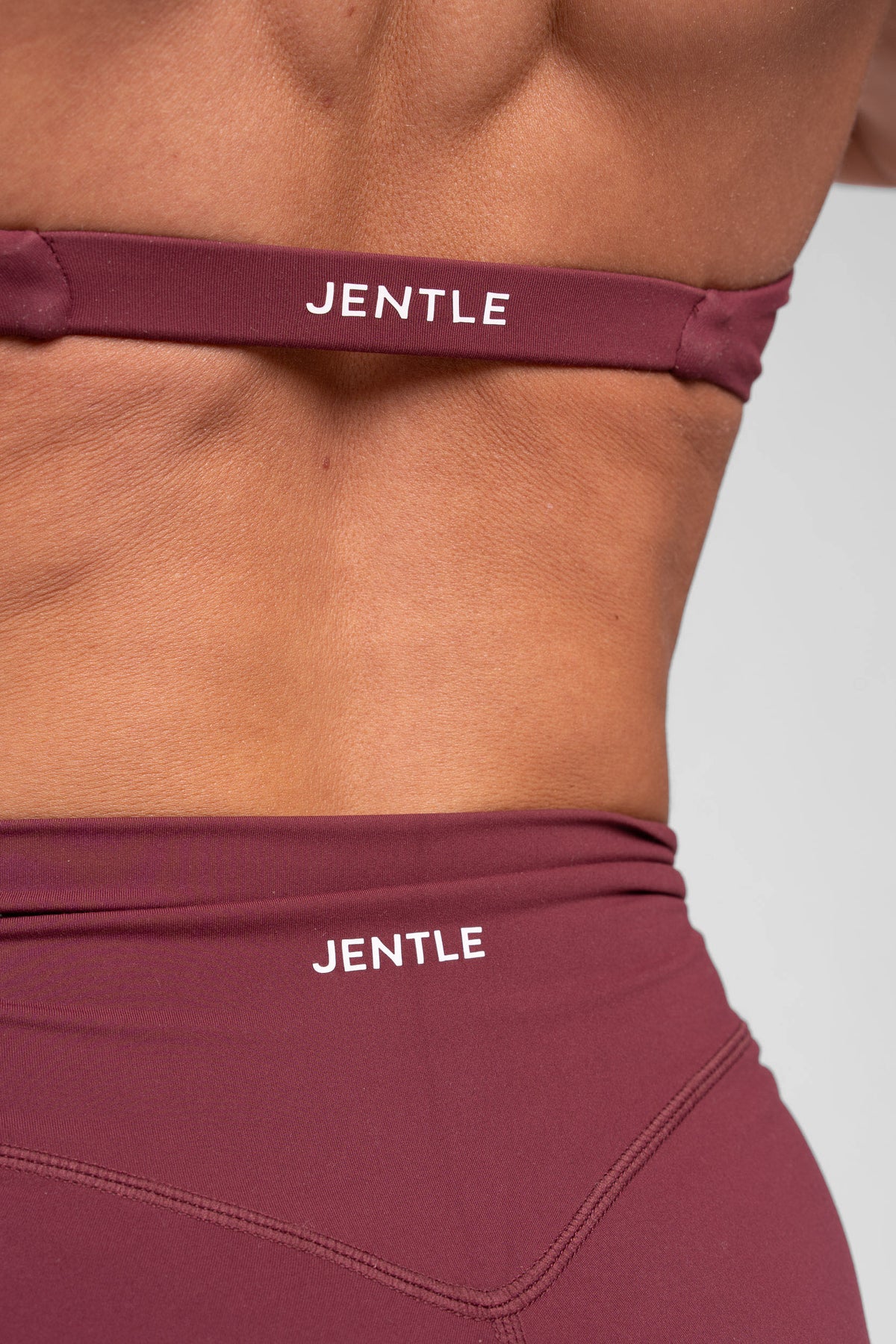 Thrive Halterneck Sports Bra (Bordeaux)