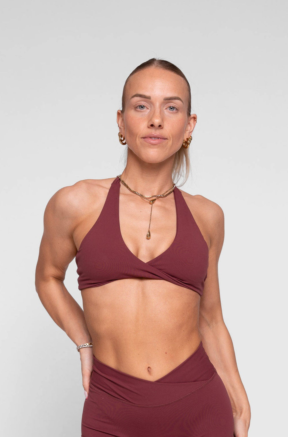 Thrive Halterneck Sports Bra (Bordeaux)