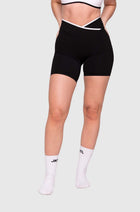 Day V-Cut Line Shorts (Black)