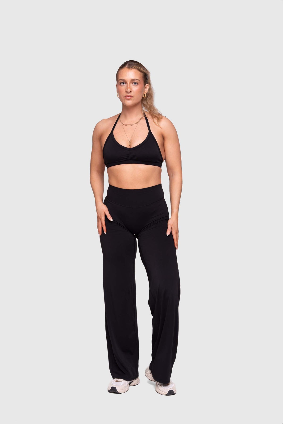 Ease x Amalie Vad - Halterneck Sports Bra (Black)