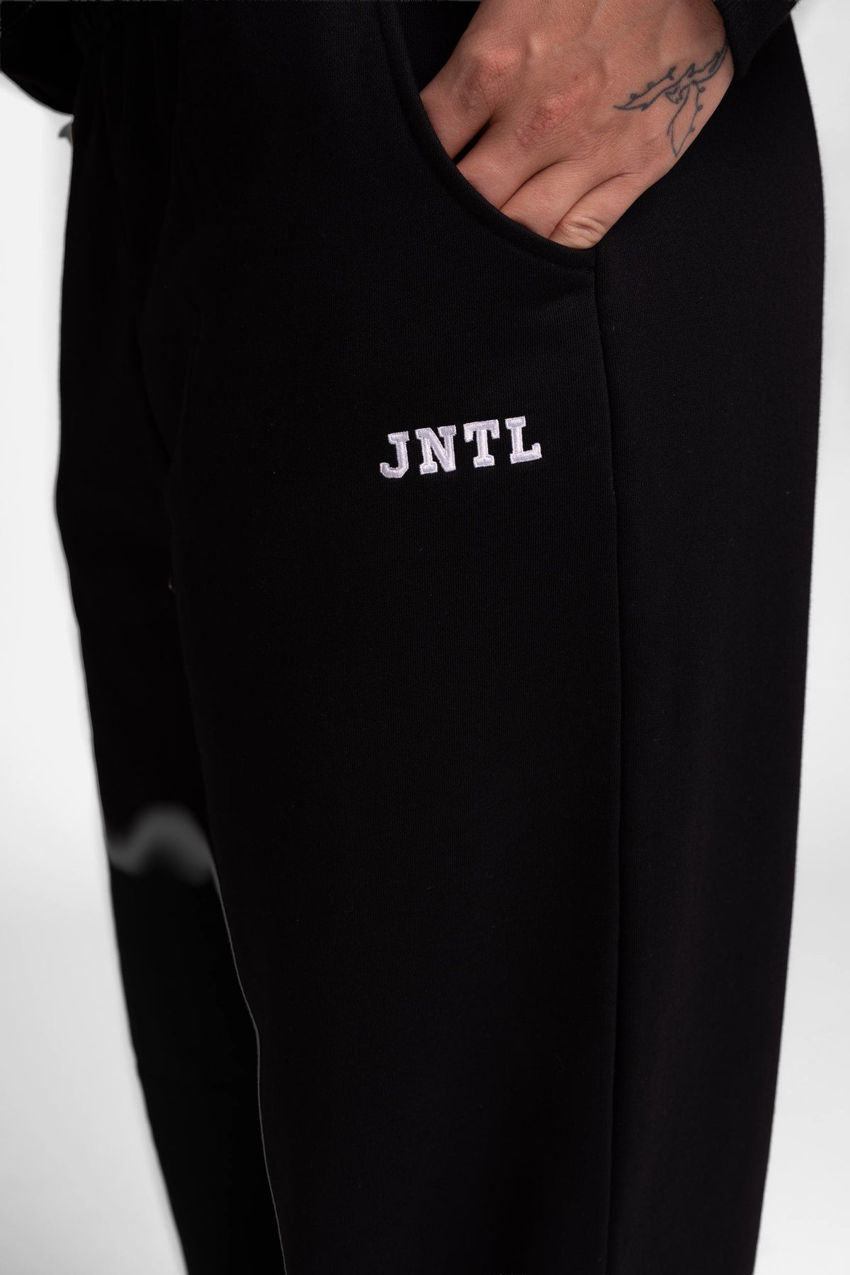 JNTL Straight Leg Sweatpants (Black)
