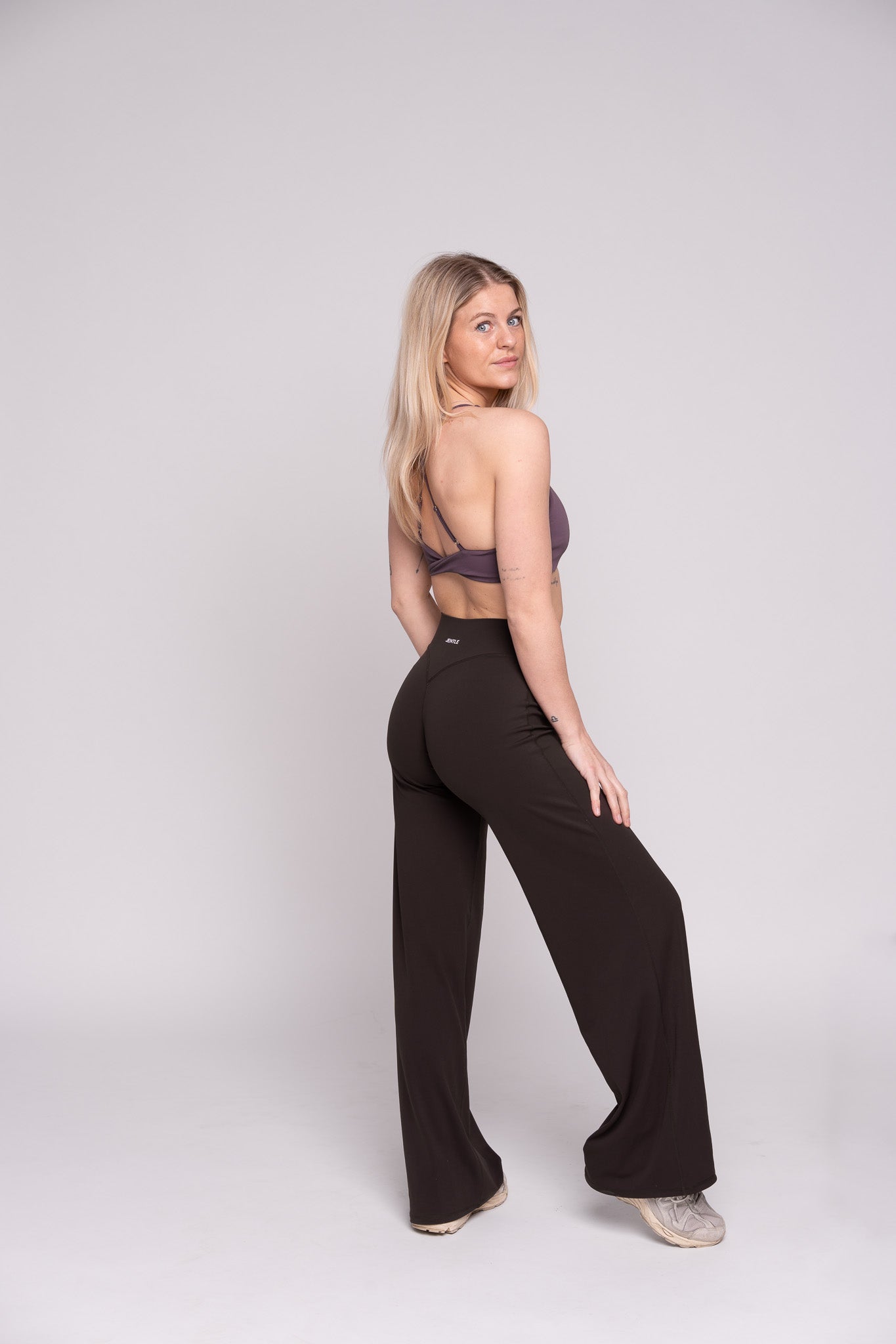 Ease Straight Leg Pants 2.0 (Dark Coffee Bean)