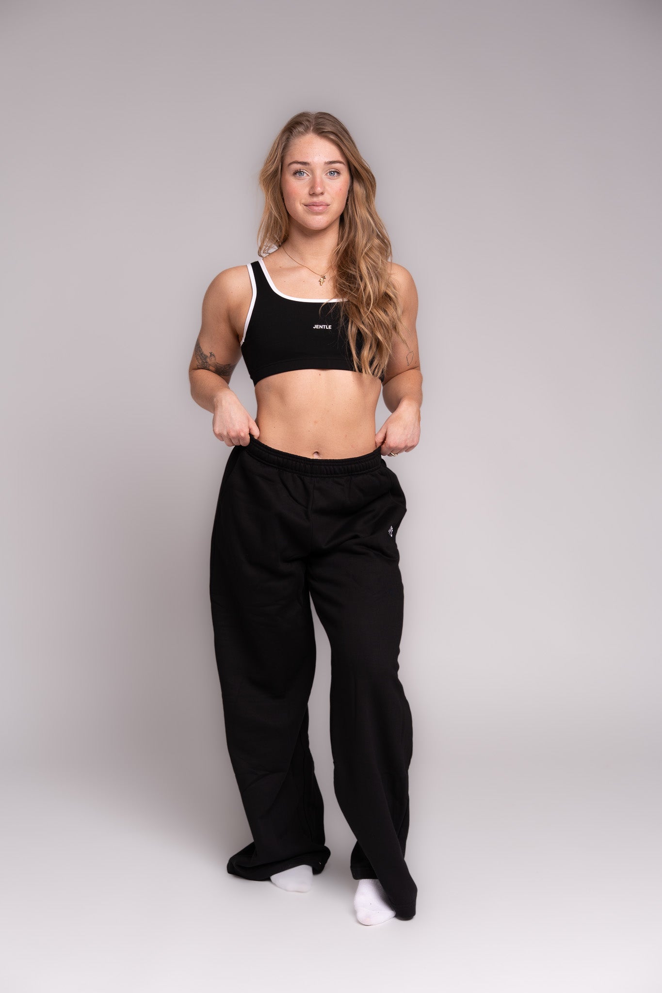 Day Sports Bra (Black/White)