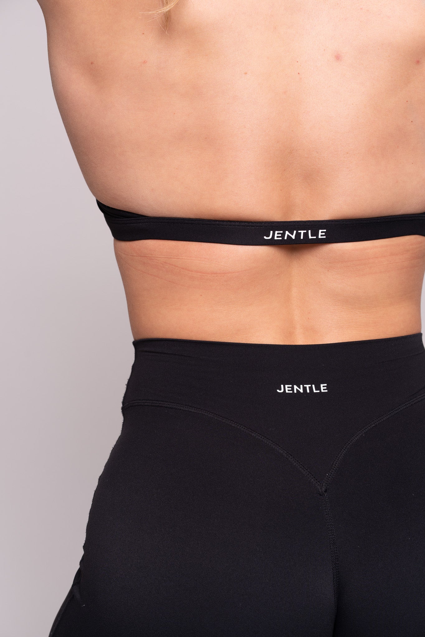 Ease x Amalie Vad - Halterneck Sports Bra (Black)