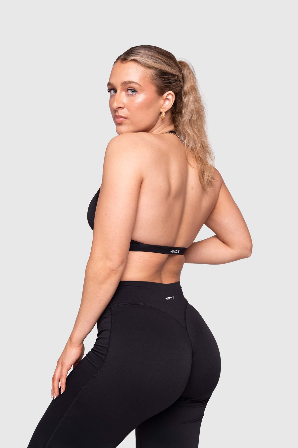 Ease x Amalie Vad - Halterneck Sports Bra (Black)