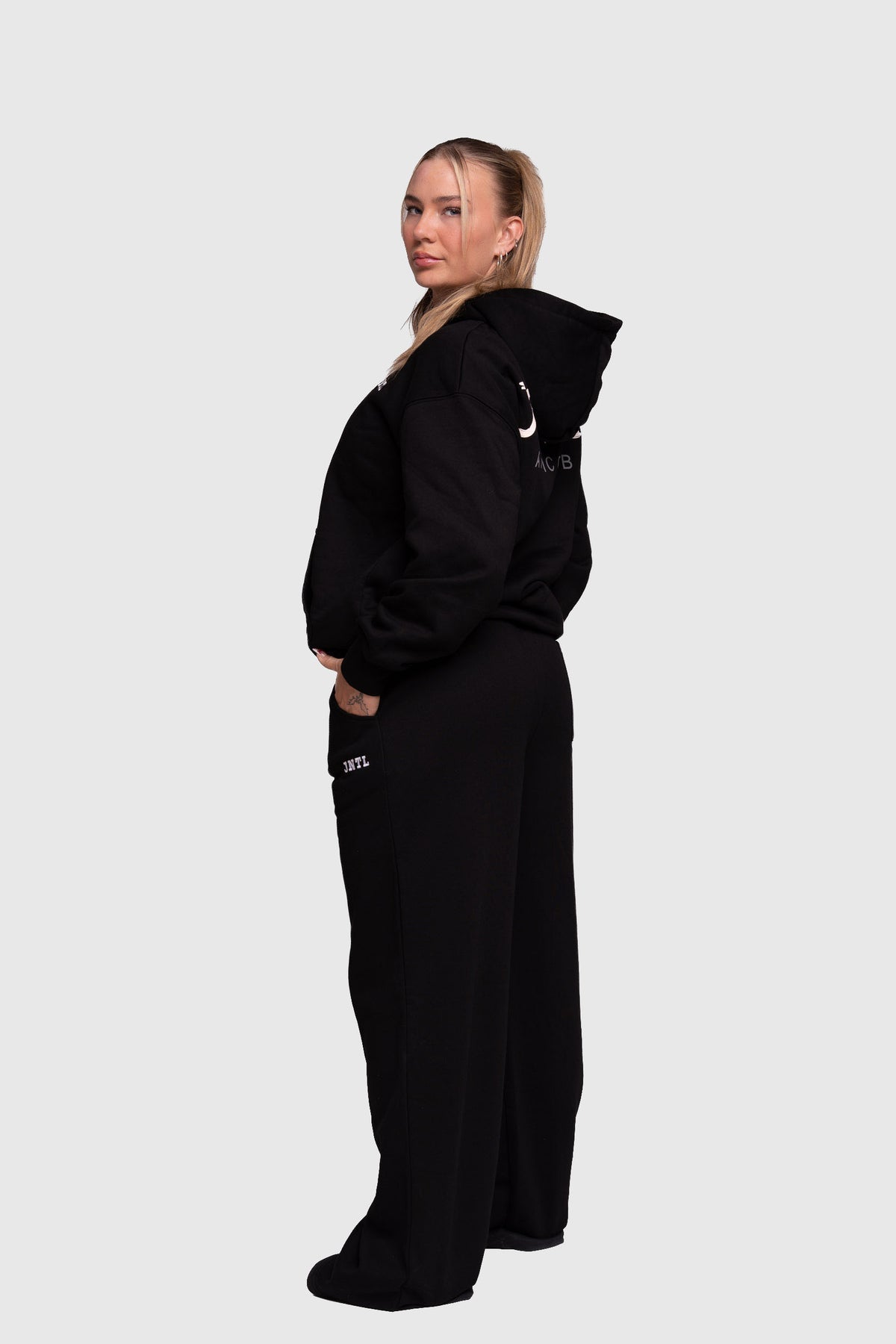 JNTL Straight Leg Sweatpants (Black)