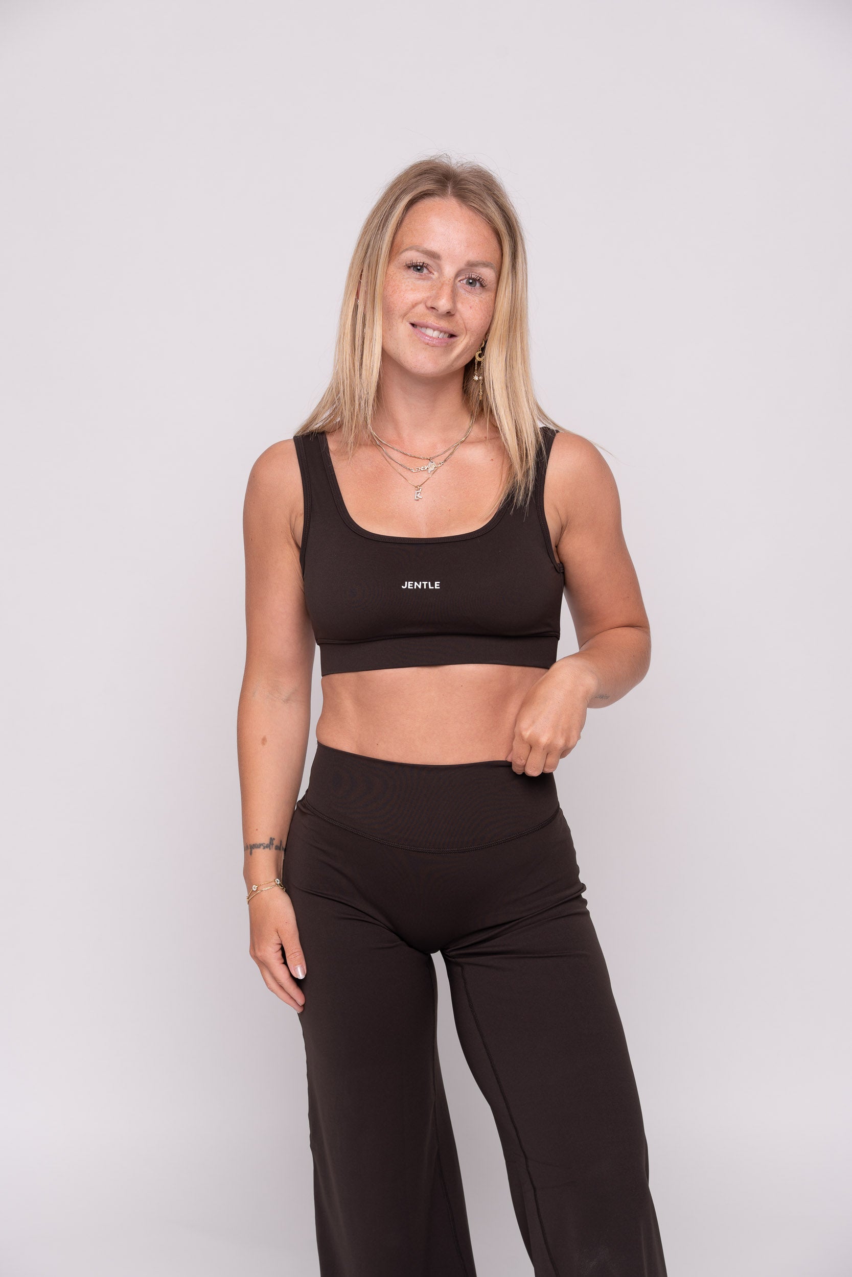 Ease Performance Sports Bra (Dark Brown)