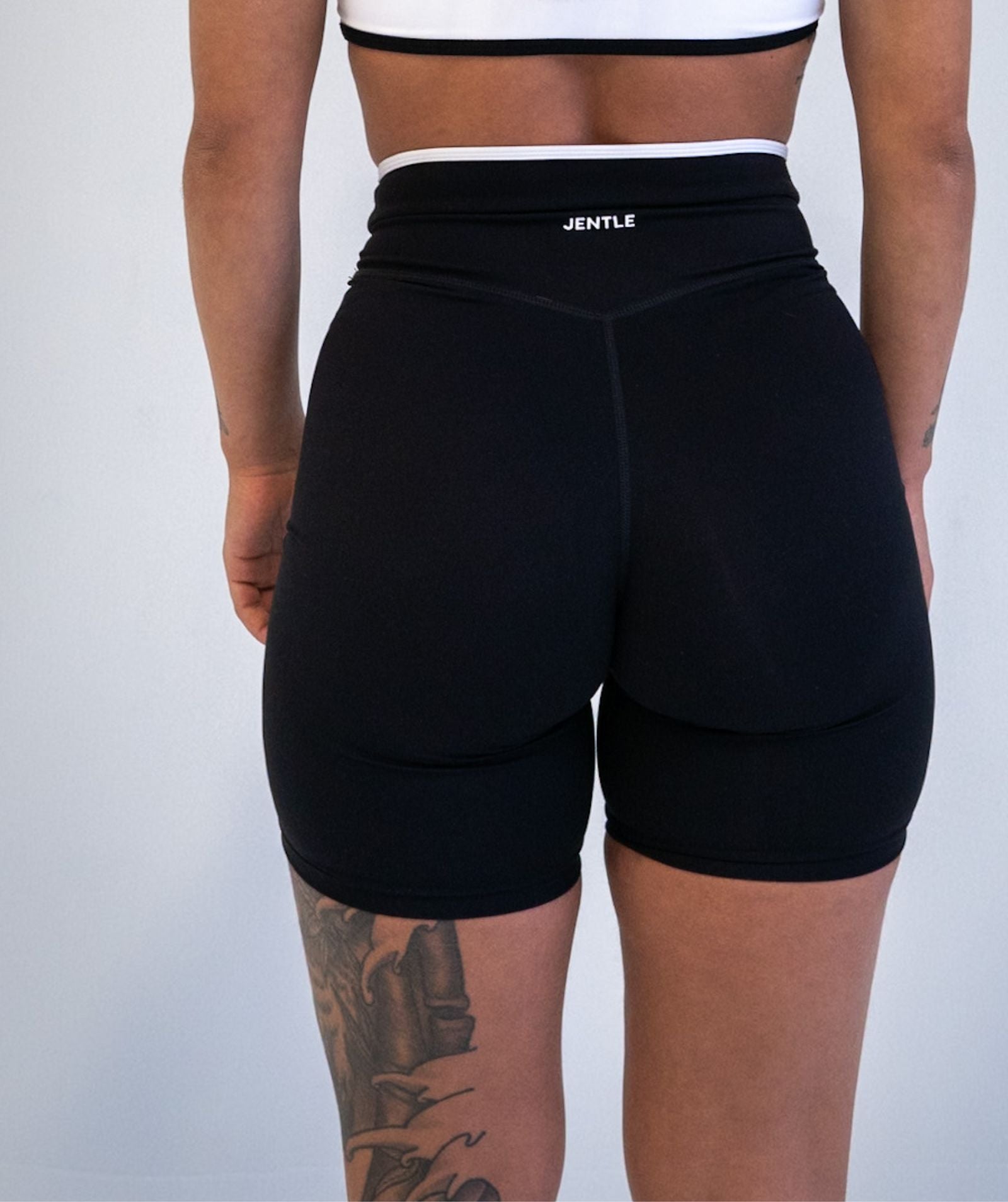 Day V-Cut Line Shorts (Black)