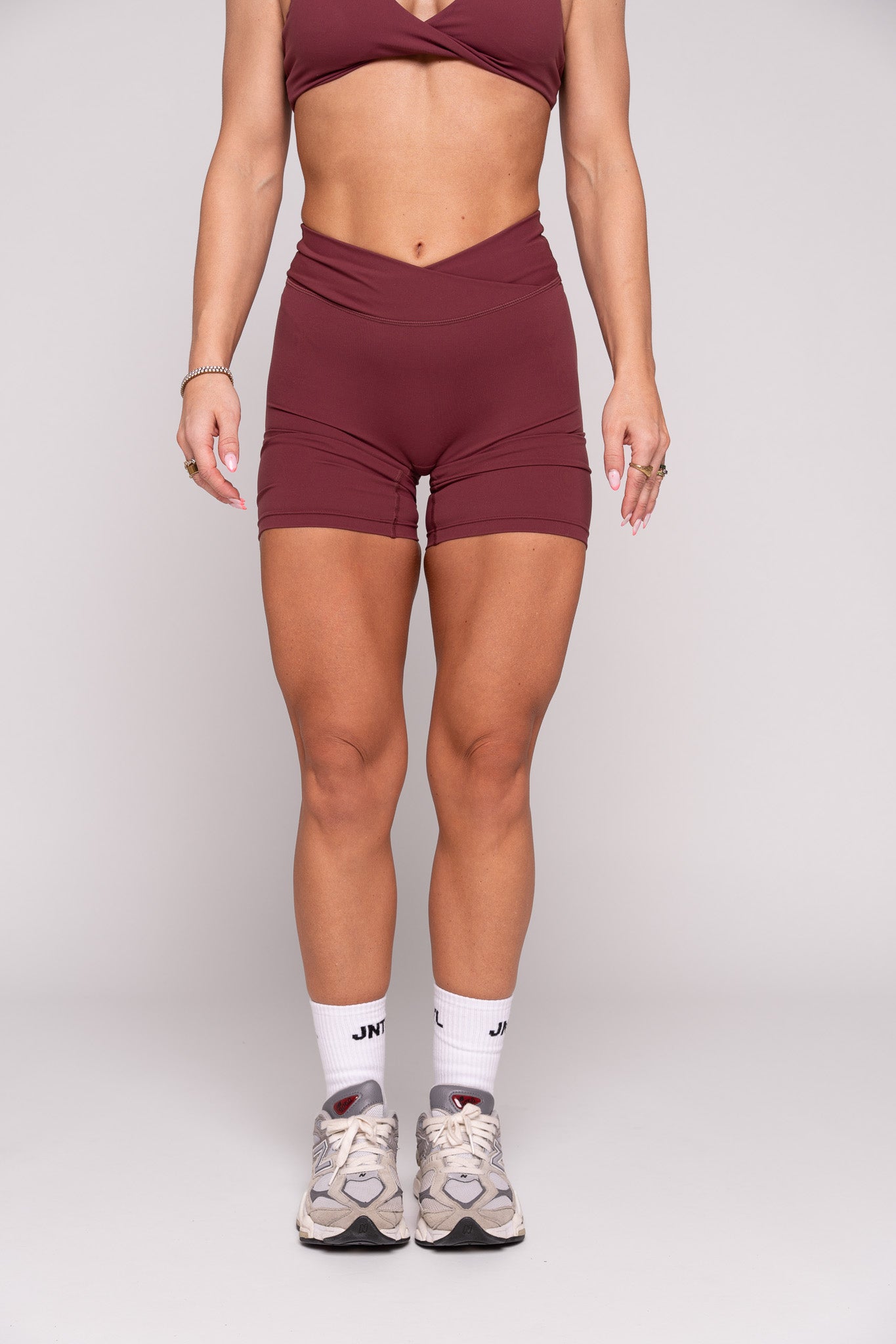 Thrive V-Cut Shorts (Bordeaux)
